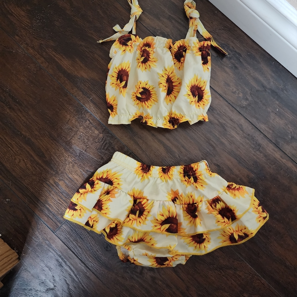 Romper - Picture 2 of 5